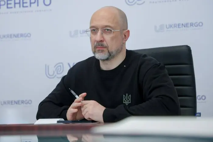 Шмигаль анонсував зменшення тривалості відключень світла - Підозра
