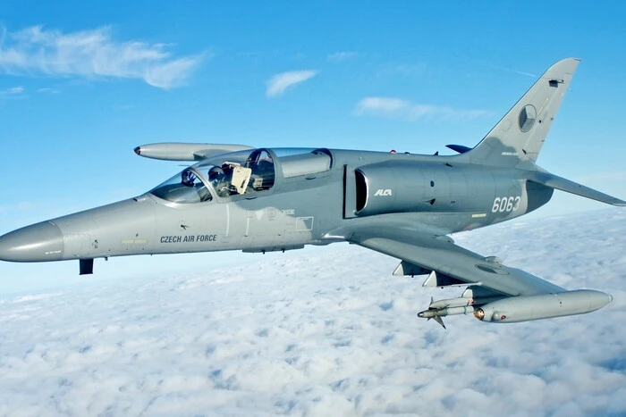Президент Чехії анонсував передачу Україні літаків Aero L-159 для «полювання» на дрони - Підозра