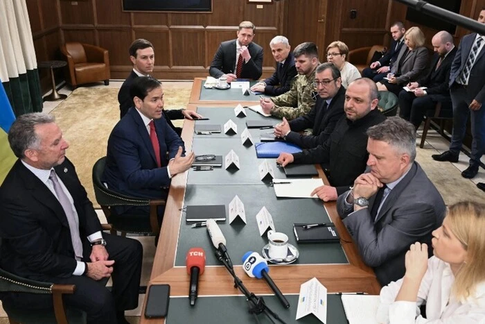 В Абу-Дабі почалася тристороння зустріч між Україною, Росією та США - Підозра
