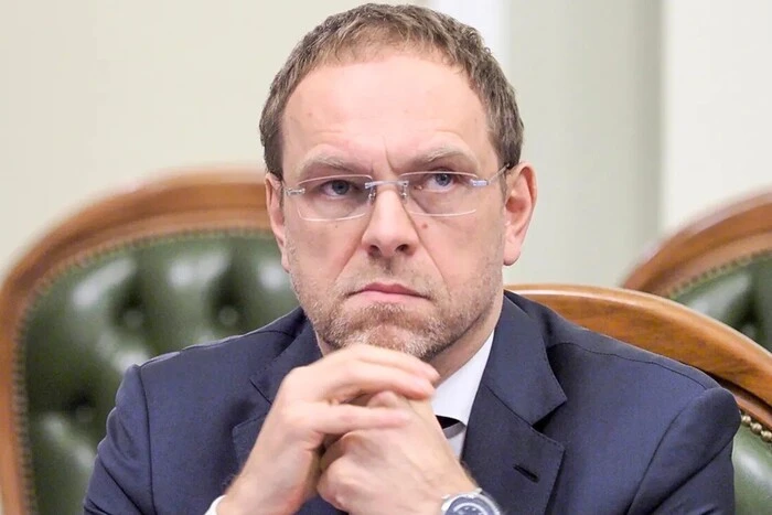 Власенко розповів, що знайшло у нього НАБУ під час обшуків - Підозра