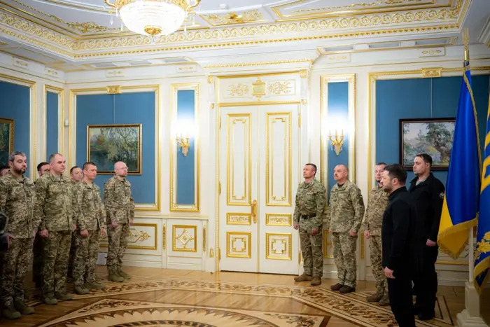 Зеленський відзначив працівників Управління державної охорони держнагородами - Підозра