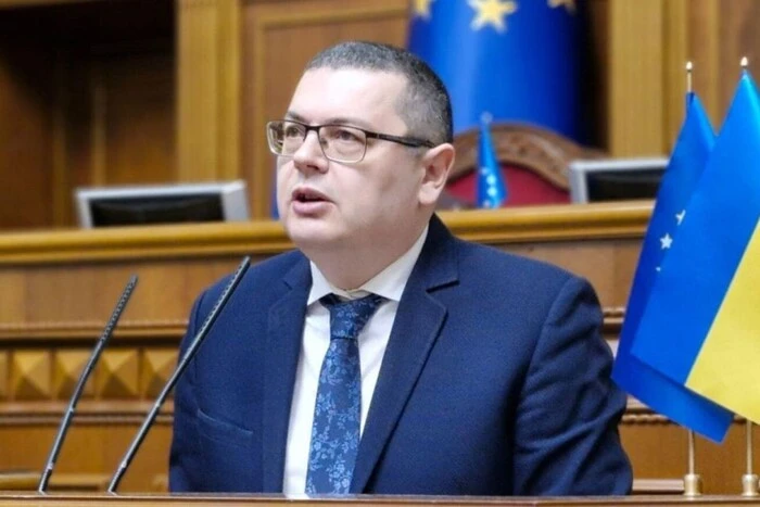 «Захід має це зрозуміти». Соратник Зеленського назвав єдину країну, яка може протистояти Росії - Підозра