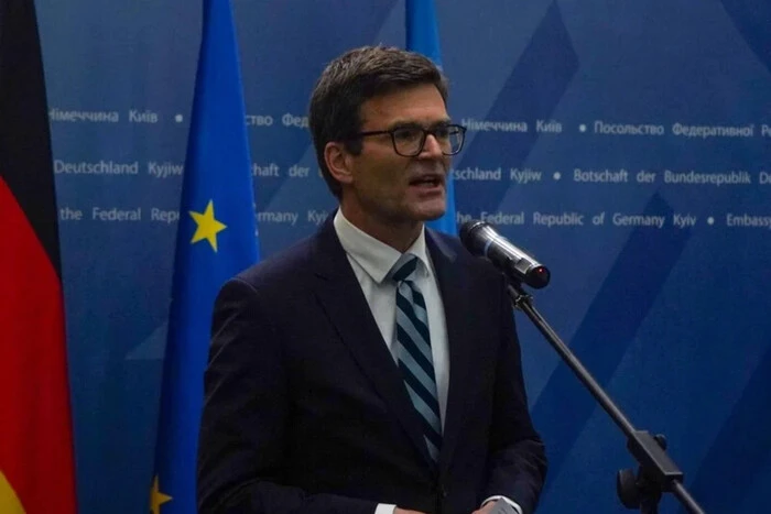 Spiegel: Німеччина переводить посла з Києва до Мадрида - Підозра
