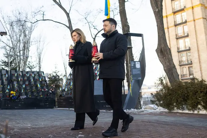 Подружжя Зеленських вшанувало пам'ять Героїв Небесної Сотні (фото) - Підозра