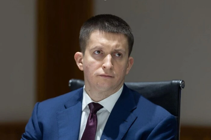 Співробітник Офісу президента претендує на крісло голови АРМА: досьє на Віктора Дубовика - Підозра