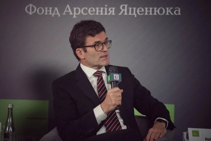«Ми дозволили Путіну вести цю війну» – посол Німеччини Гайко Томс - Підозра