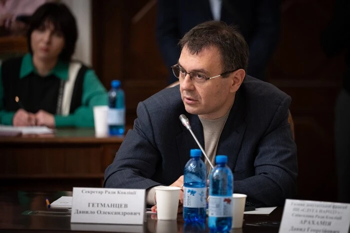 Гетманцев розповів, за що «слуги народу» мають виставити пляшку НАБУ - Підозра