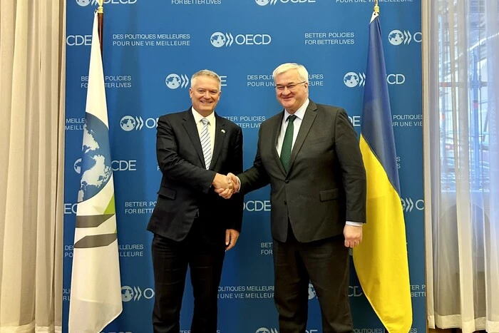 Глава МЗС України розпочав візит до Франції - Підозра