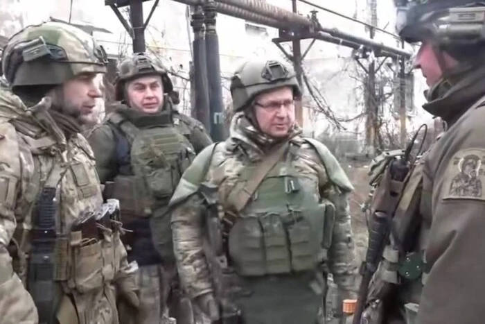 Соратник Путіна та ватажок «ДНР» у бронежилетах осоромилися в окупованому Мирнограді - Підозра