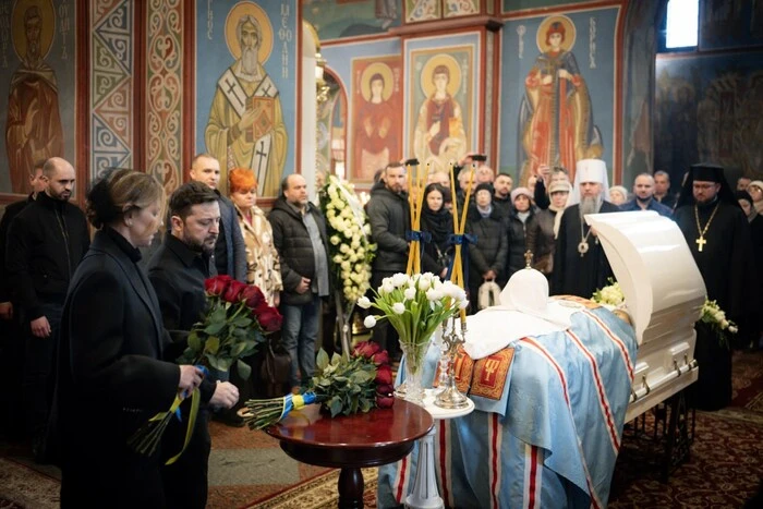Президент попрощався з Патріархом Філаретом (фото) - Підозра