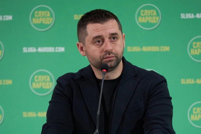«Може діяти в складних умовах». Арахамія зробив заяву про кризу в Раді - Підозра