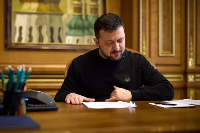 Продовження воєнного стану і мобілізації. Зеленський підписав закони - Підозра
