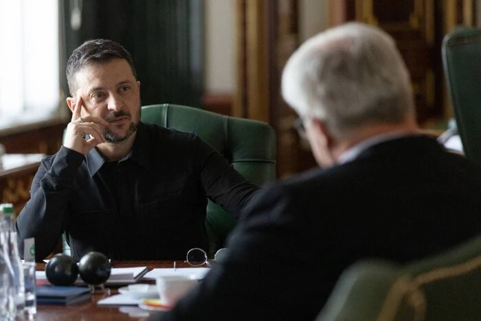 Зеленський анонсував кадрові зміни в МЗС та посольствах - Підозра