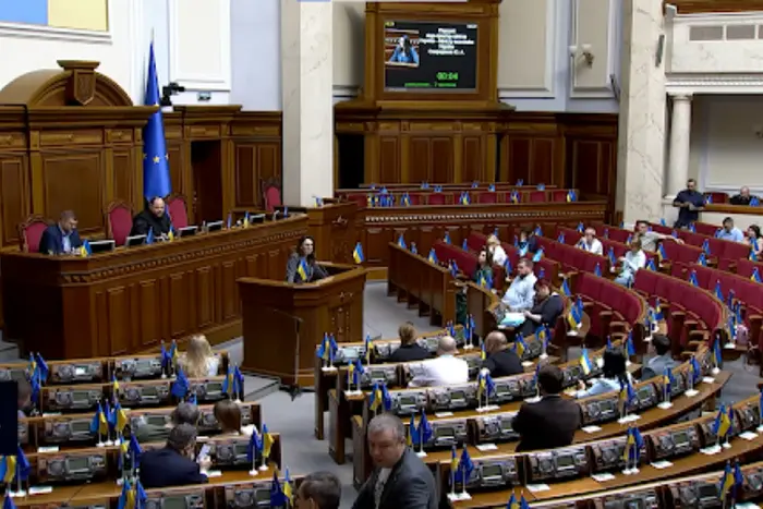 Криза в Раді. Президент зробив заяву щодо складних законопроєктів, які мають ухвалити нардепи - Підозра
