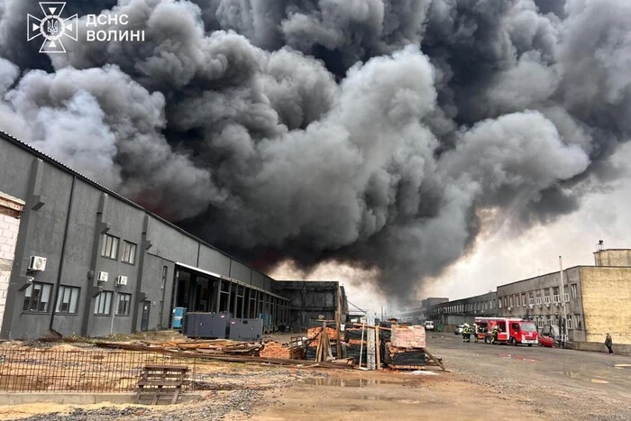 Зеленський про масовану атаку РФ: Це відповідь на нашу пропозицію припинення вогню - Підозра