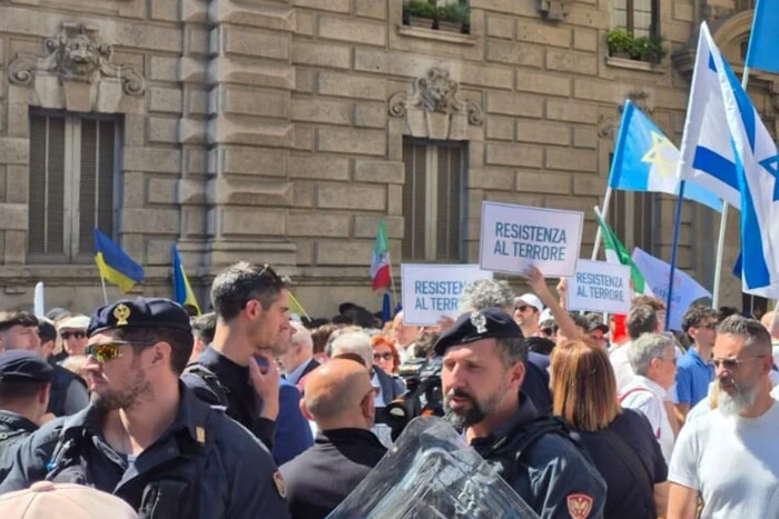 Скандал в Італії: на учасників акції з українськими прапорами скоєно напад - Підозра