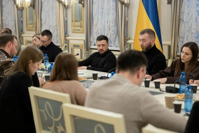 Навіщо партнери послаблювали нафтові санкції проти Росії? Зеленський підозрює, що у Росії є хитрий план - Підозра