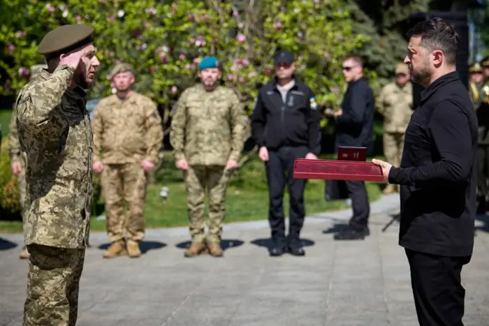 Президент відзначив піхотинців держнагородами, двоє отримали звання Героя України - Підозра