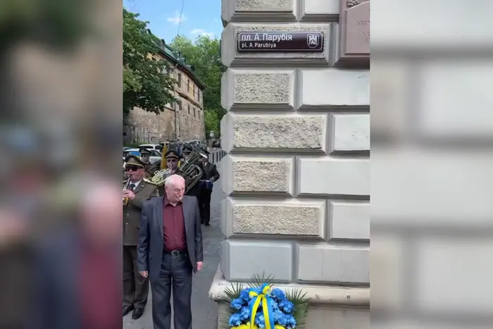 У Львові урочисто відкрито площу на честь Героя України Андрія Парубія - Підозра