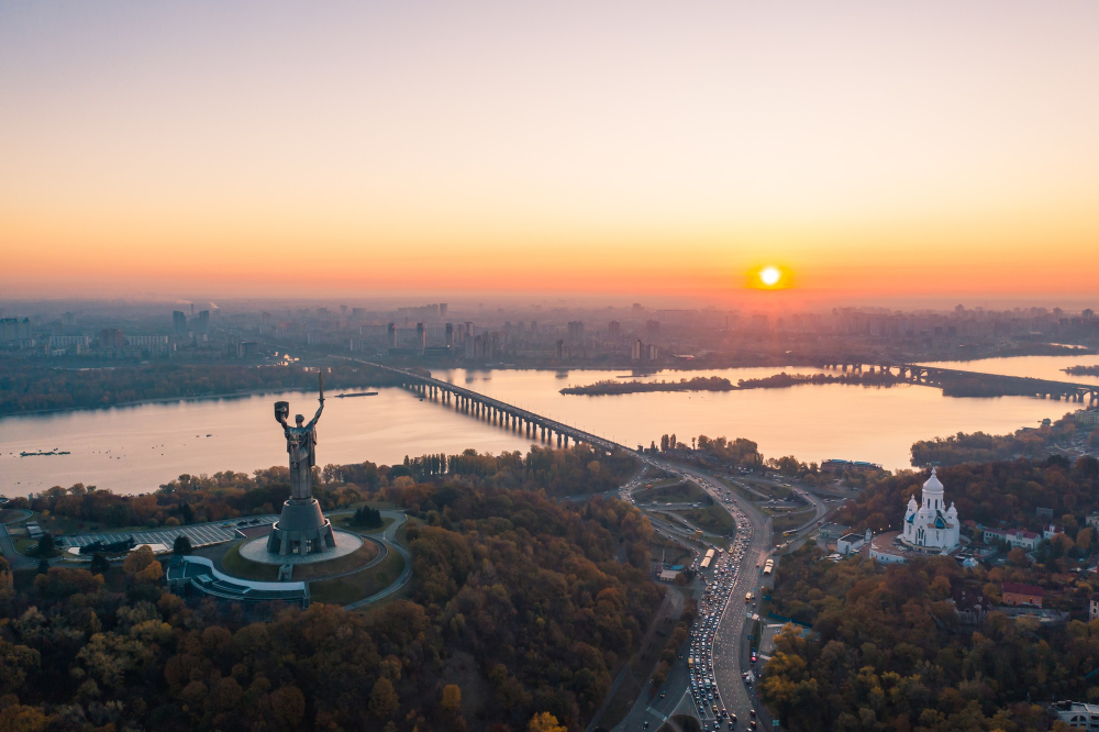 Україні потрібен мир, але не за всяку ціну — опитування
