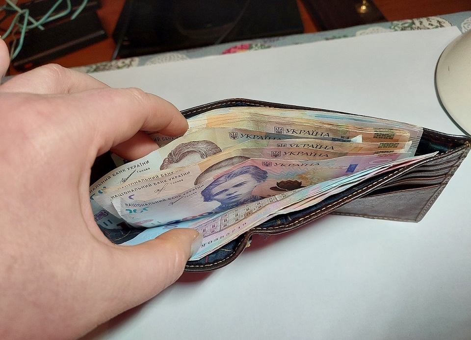 Українські жінки заробляють значно менше, ніж чоловіки. Звідки ця несправедливість?