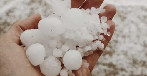 Град розміром з бейсбольний мяч